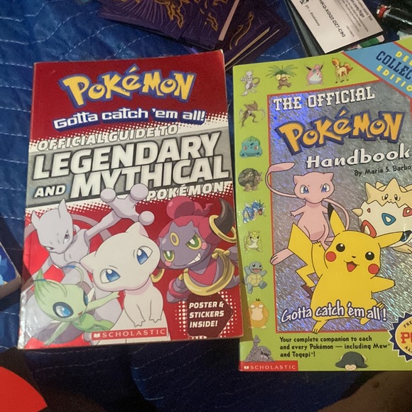 Pokémon Books - Picture 2 of 3